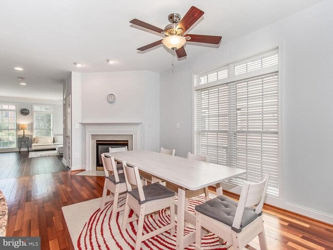 Building Photo - 25813 Mews Terrace