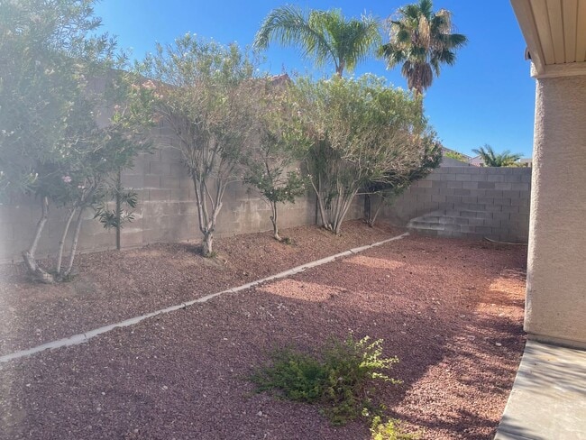 Building Photo - Great 1 story home, 3brs, 2bth, 2cg