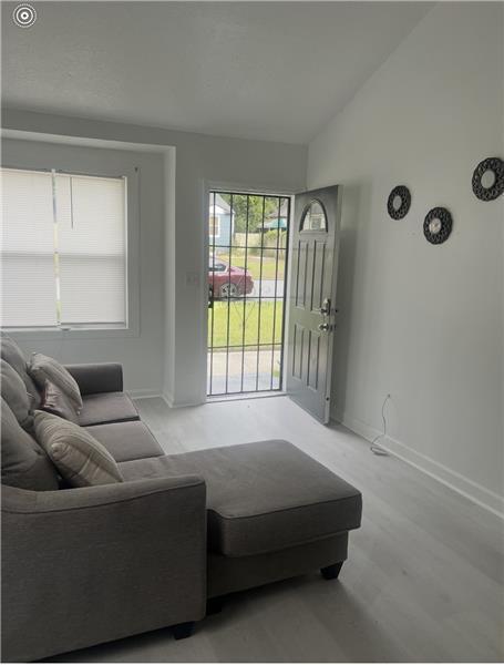 Building Photo - 665 Chestnut Dr