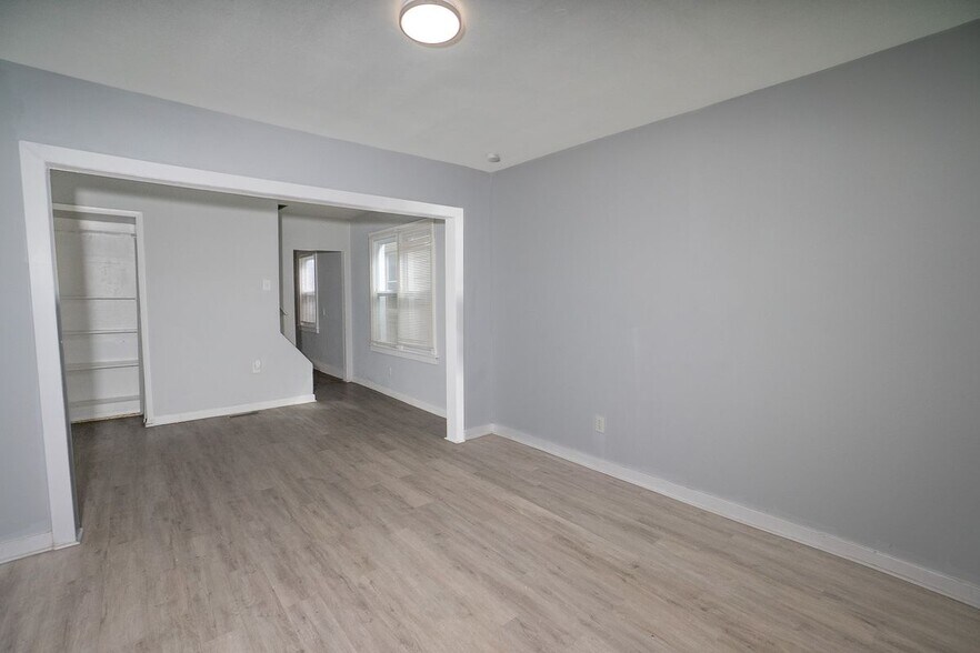 Building Photo - 6074 Tarnow St