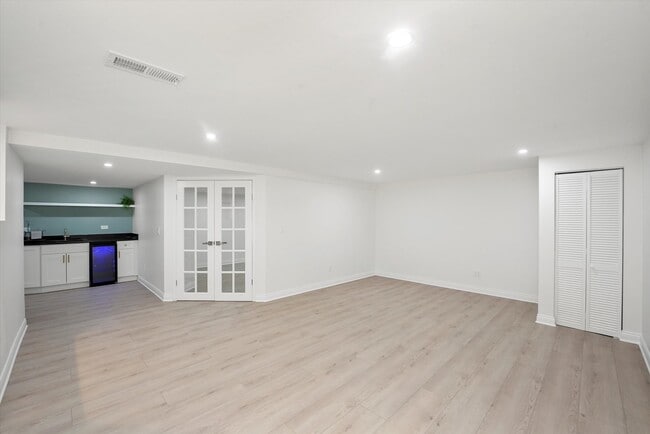 Building Photo - 14449 Golf Rd