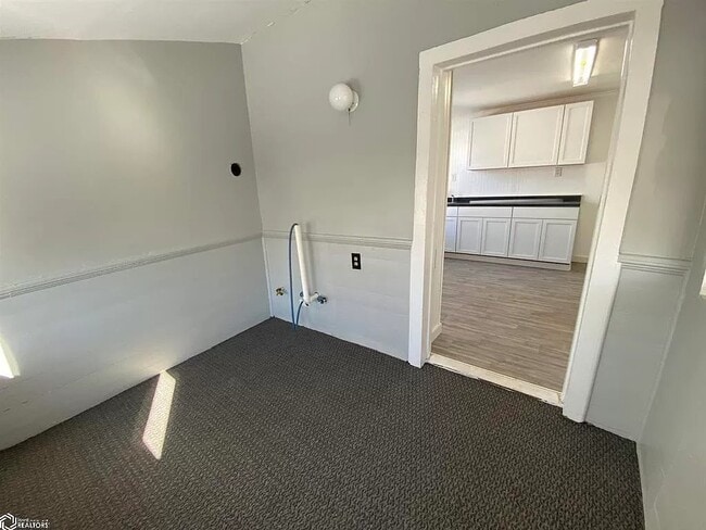 Building Photo - 259 S 10th St