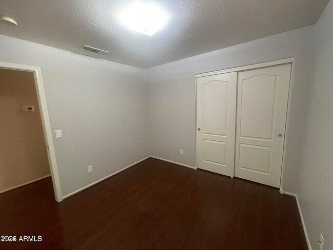 Building Photo - 2230 E Menadota Dr