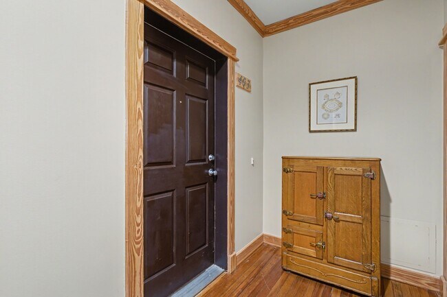 Building Photo - 215 W Norma St