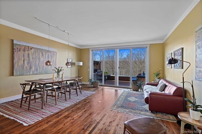 Building Photo - 493 Warburton Ave