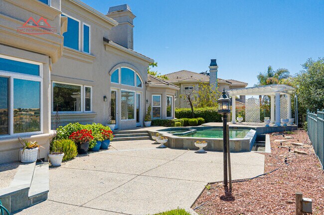 Building Photo - 5662 Country Club Pkwy