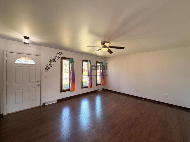 Building Photo - 9537 Arthur St