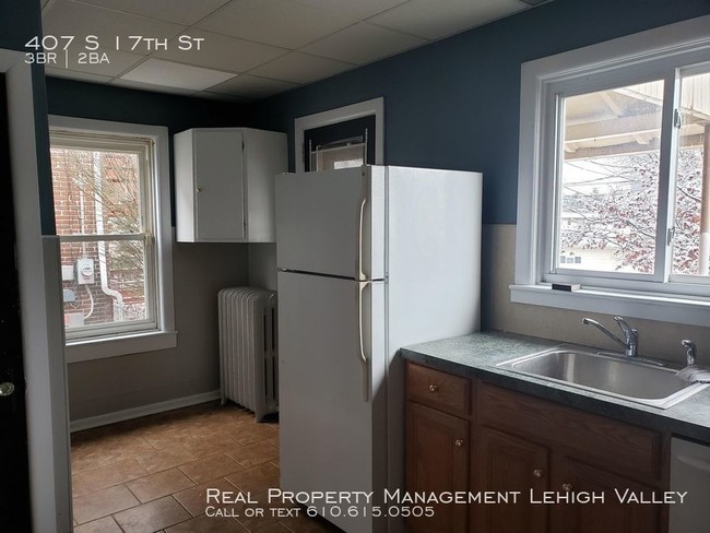 Building Photo - Charming West End house available now!