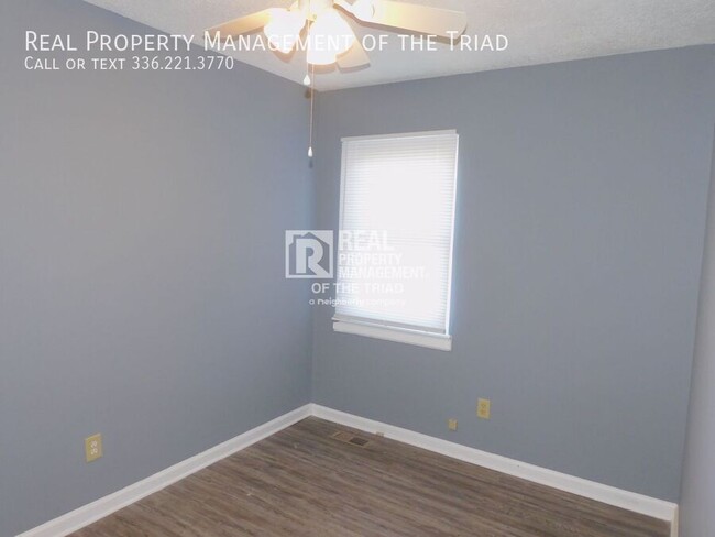 Building Photo - *Move in Special!* Lovely 3 Bedroom Home, ...