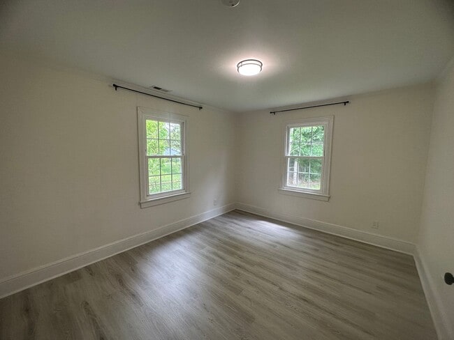 Building Photo - Newly renovated 2Br 1Ba Cottage