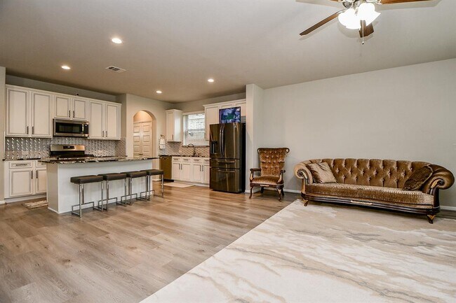 Building Photo - 2707 Dry Creek Dr