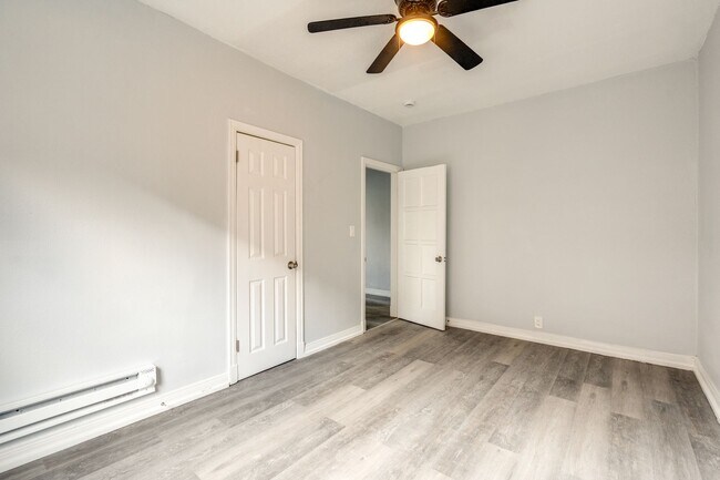 Building Photo - 2-Bedrooms