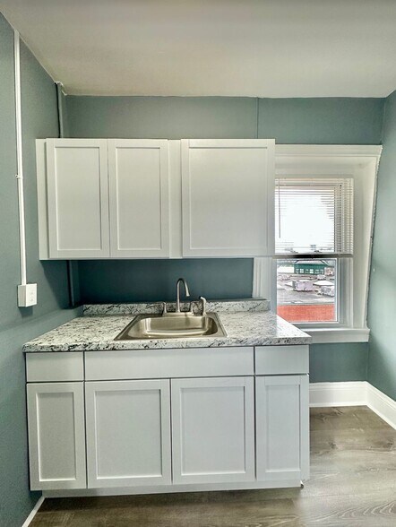 Building Photo - 50 Common St