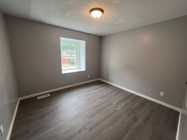 Building Photo - 440 30th Pl