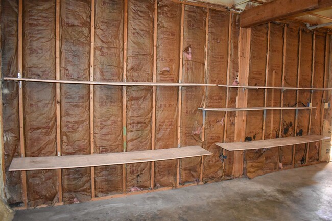 Building Photo - 2 Bedroom in Jersey Shore with 1 Car Garage!