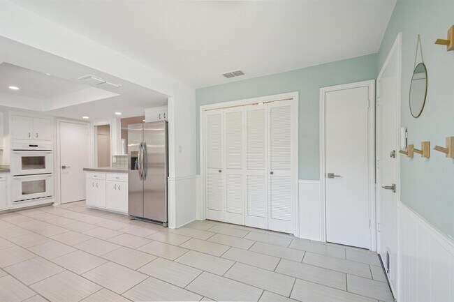 Building Photo - 2505 Comburg Castle Way