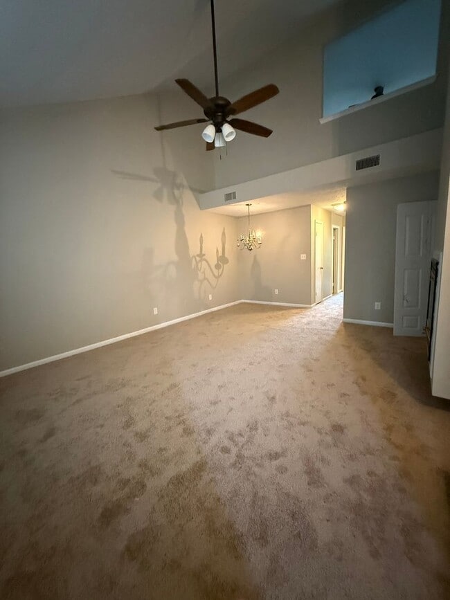 Building Photo - Beautiful Updated 3 Bedroom, 2 Bathroom To...