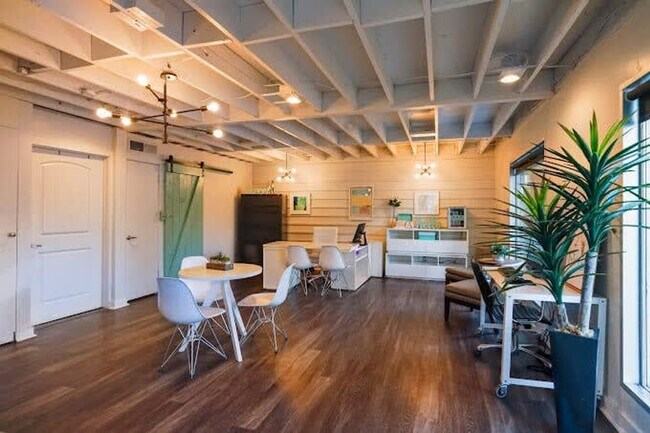 Building Photo - 3501 S 1st St