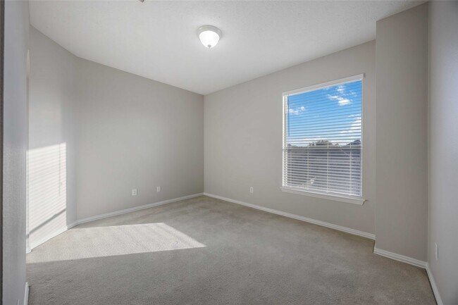 Building Photo - 19311 Lincoln Heights Ln
