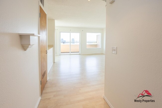 Building Photo - 3701 SW Condor Ln