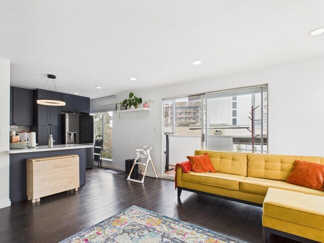 Building Photo - 4099 Howe St