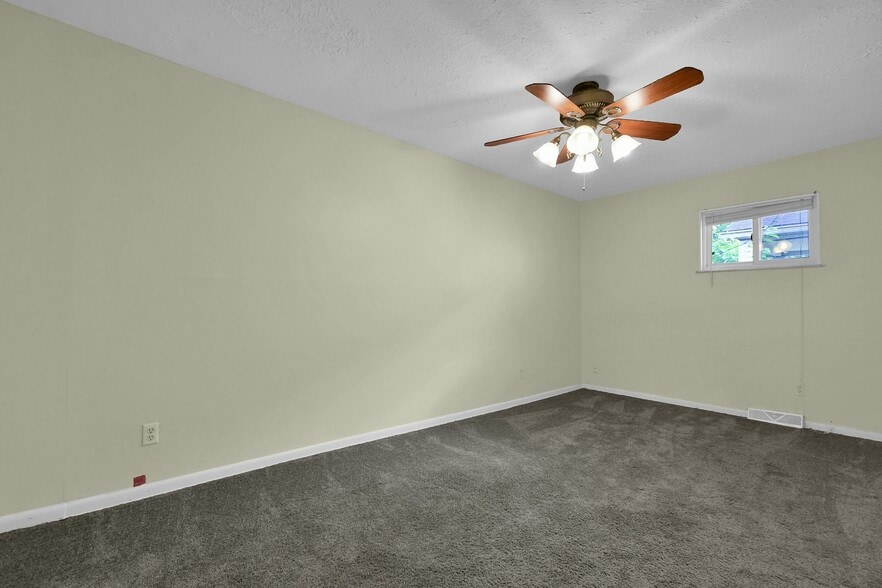 Building Photo - 272 Collingwood Ave