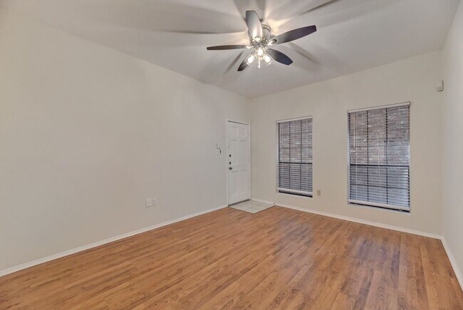 Building Photo - 2801 Rio Grande St