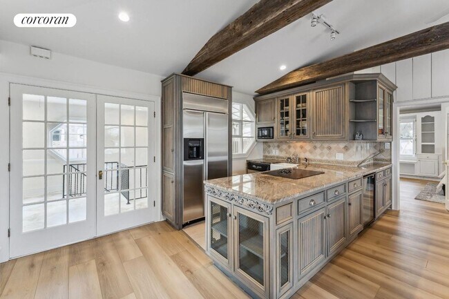 Building Photo - 710 Montauk Hwy