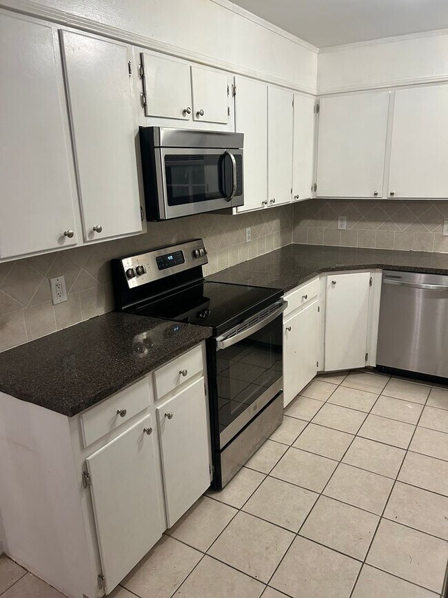Building Photo - New For Rent in Homewood!