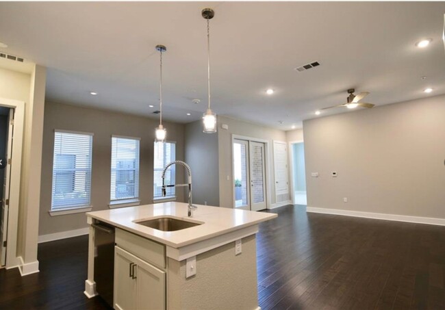 Building Photo - 4415 Jackson Ave