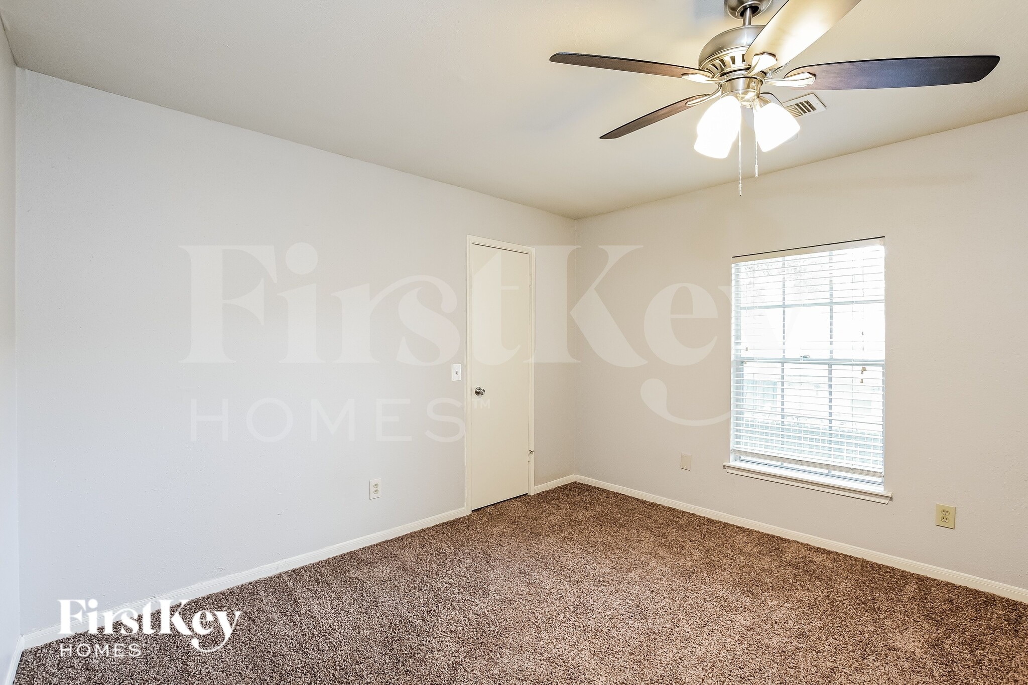 Building Photo - 507 Richcrest Dr
