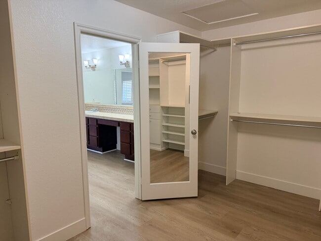 Building Photo - Amazing 5 bedroom home for rent in North Fontana