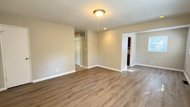 Building Photo - EAST - 3 BEDROOM/1.5 BATH RANCH HOME AVAILABLE NOW!