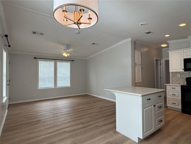 Building Photo - 3217 Old Tampa Hwy