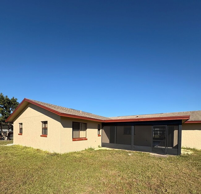 Building Photo - Single Family Home in Poinciana