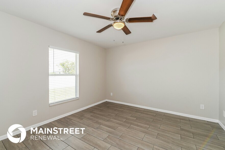 Building Photo - 2011 NW 23rd St