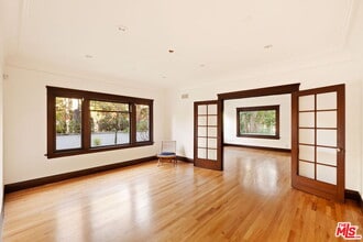 Building Photo - 2027 Canyon Dr