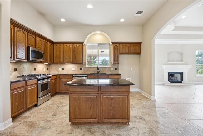 Building Photo - 144 Escondido Dr