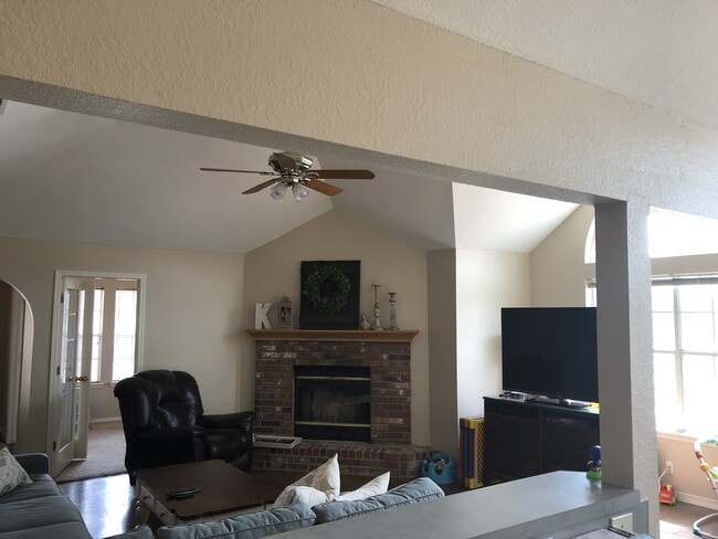 Building Photo - 3 Bedroom Plus Office in Stone Mill! Great open floor plan, huge kitchen!