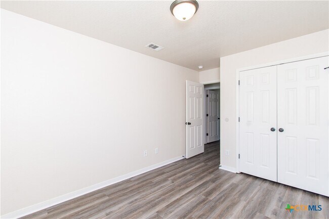 Building Photo - 6501 Alvin Dr