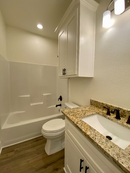 Building Photo - 350 Parks Cir