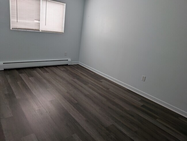 Building Photo - 83R Hobart St