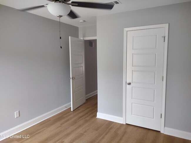 Building Photo - 599 Westfield Dr