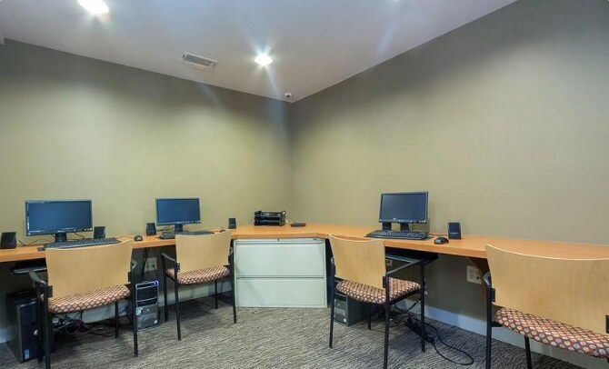 Building Photo - 1702 Ascot Way