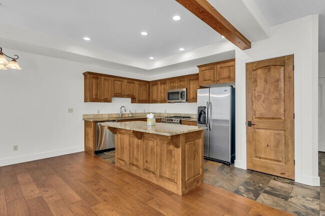 Building Photo - Quarry Village Townhome