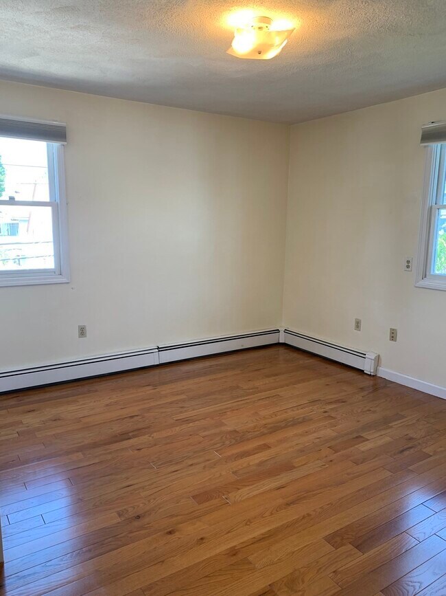 Building Photo - 589 Riverside Ave