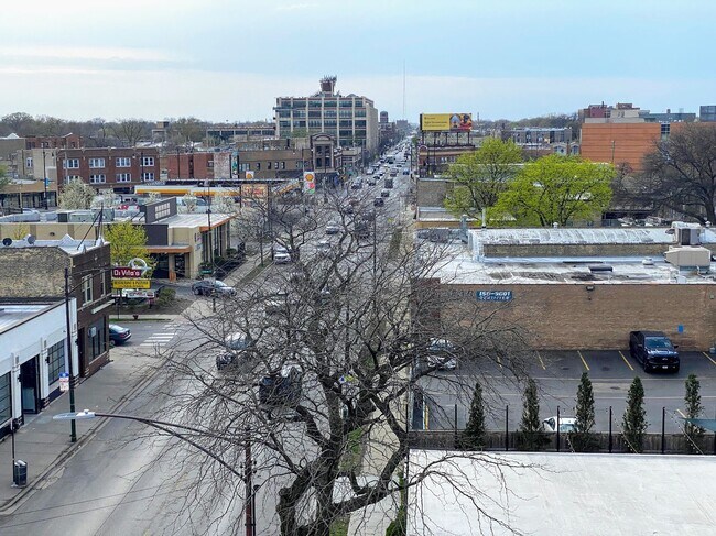 Building Photo - 3203 N Ridgeway Ave