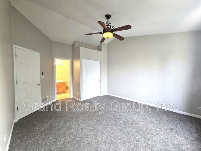 Building Photo - 652 S Rosehall Ln