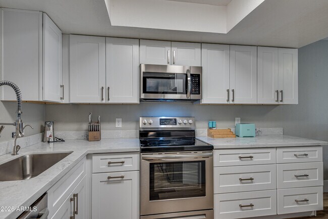 Building Photo - 4150 E Cactus Rd