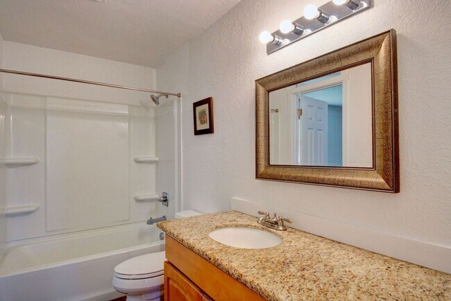 Building Photo - Wilson Duplex
